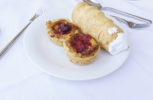 Puff Pastry Cream Horns